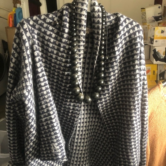 Sweaters - Picture 5 of 8